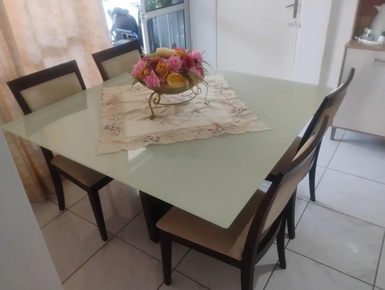 MESA DE VIDRO COM 4 CADEIRAS 