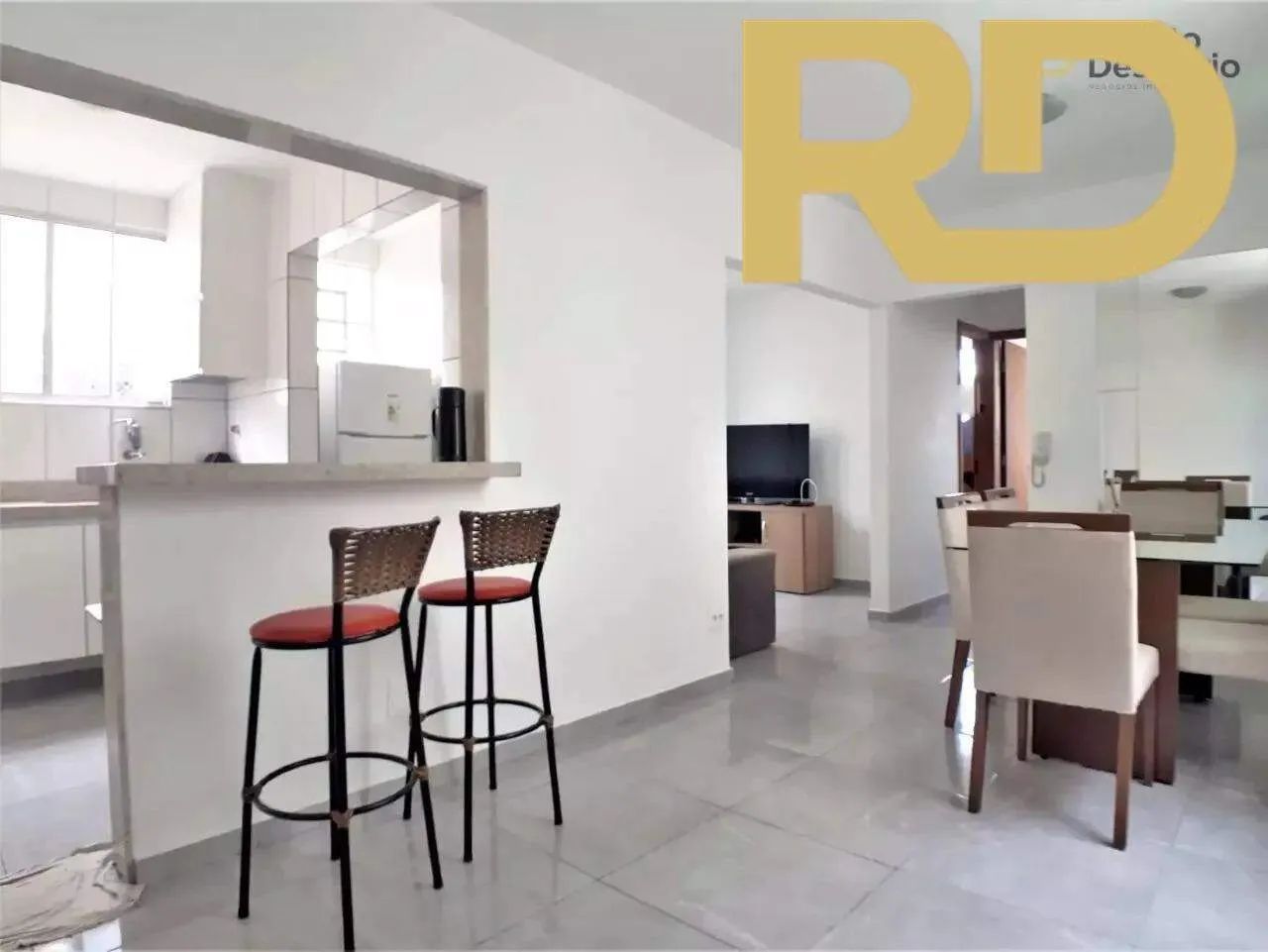 Apartamento de 02 quartos na Rua Resedá