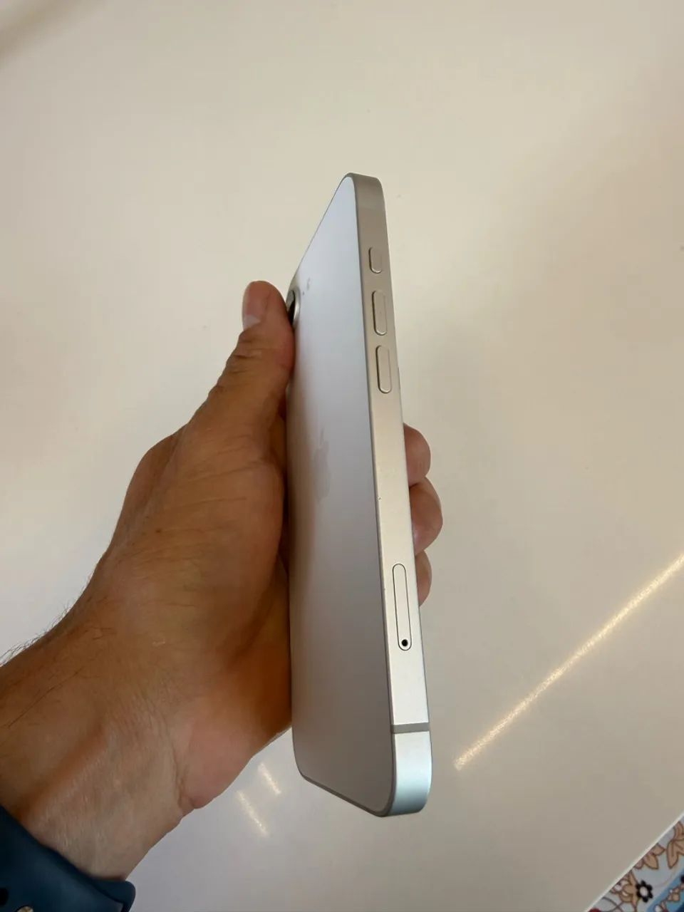 iPhone 16e 128gb 10 meses de uso - Foto 4