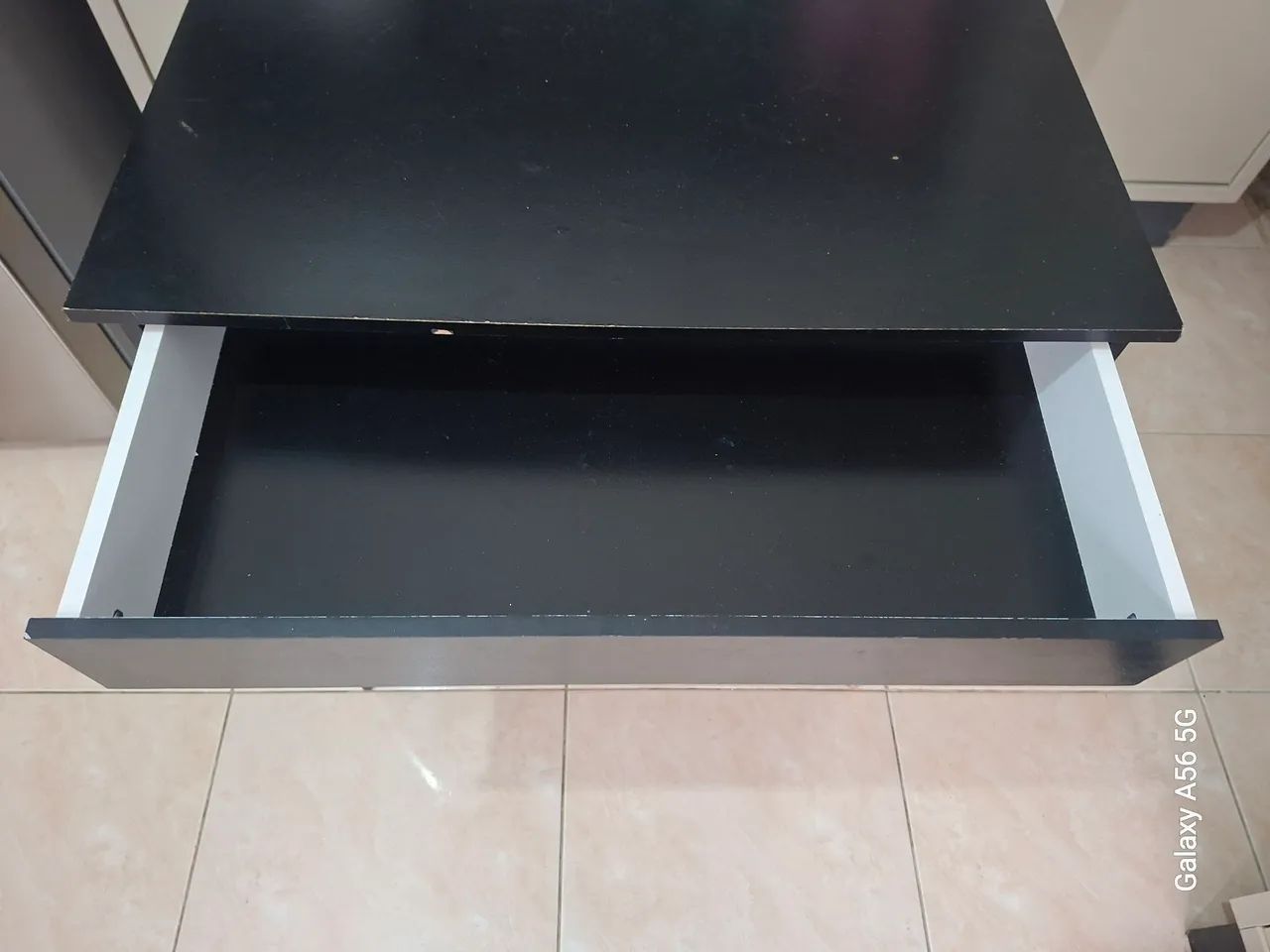 Escrivaninha / Mesa de Estudos Preta com Gaveta e Prateleira - Foto 4