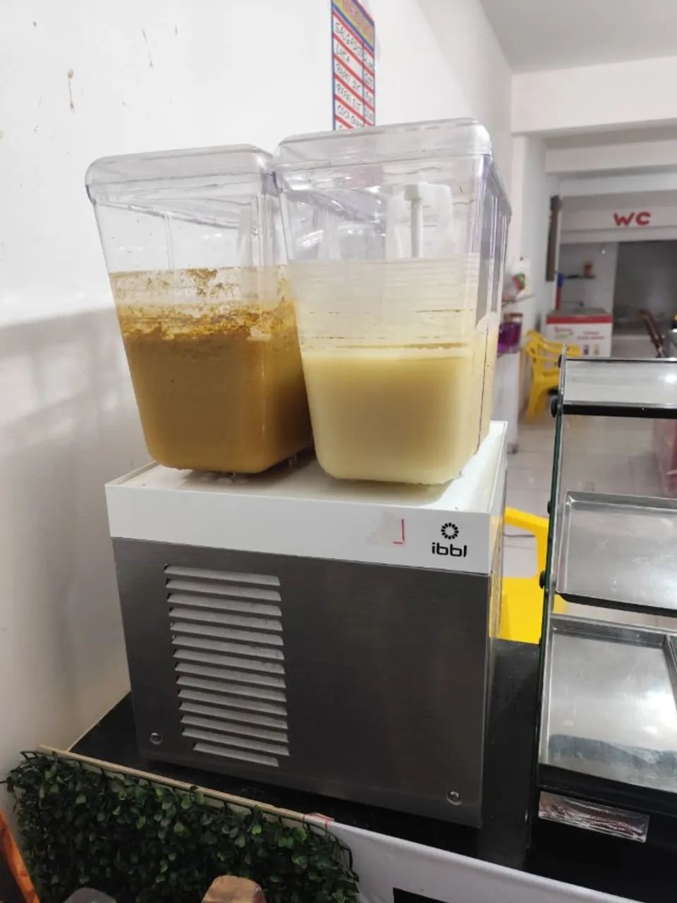 Refresqueira/máquina de suco 