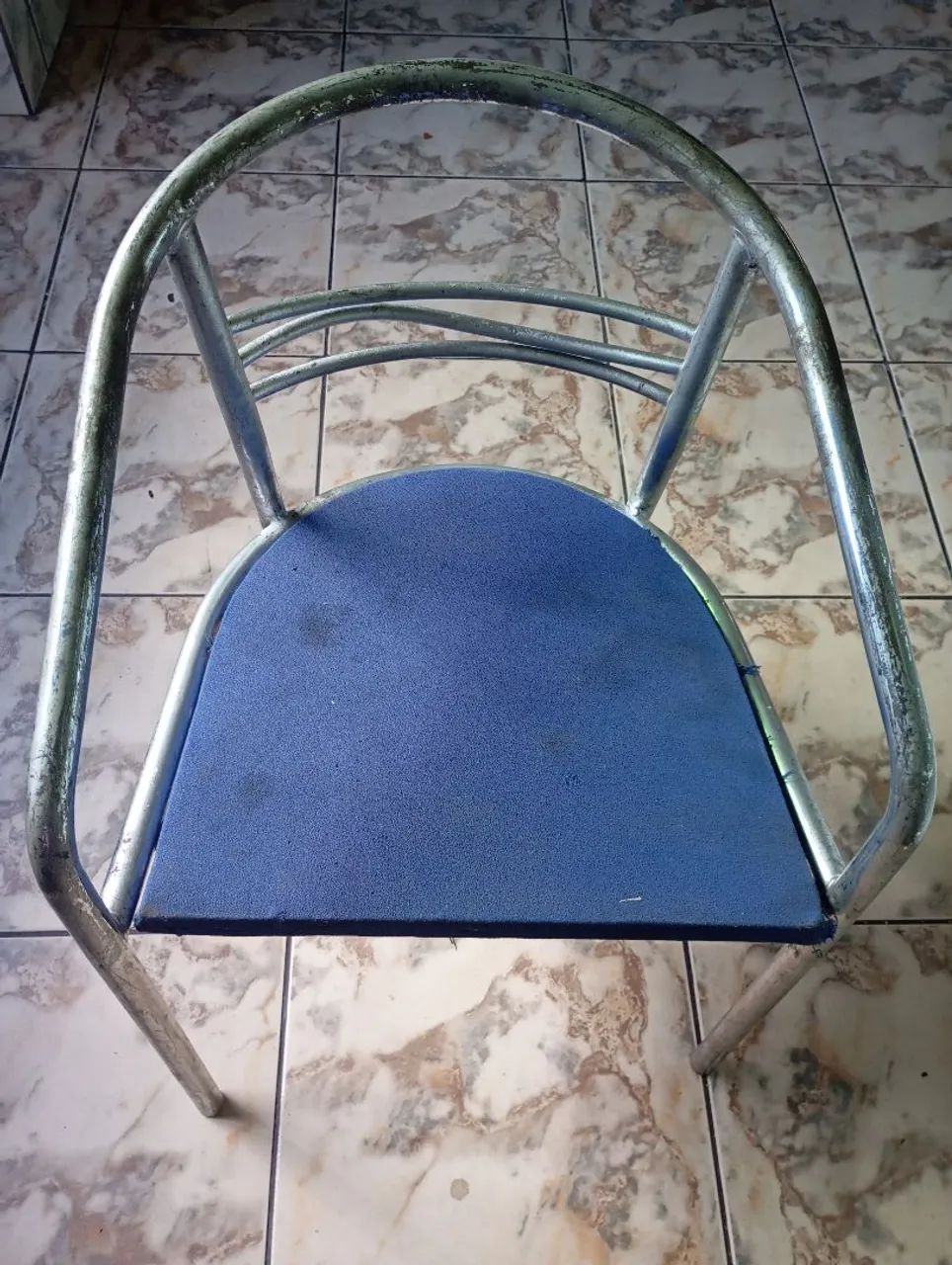 cadeira. antiga de ferro