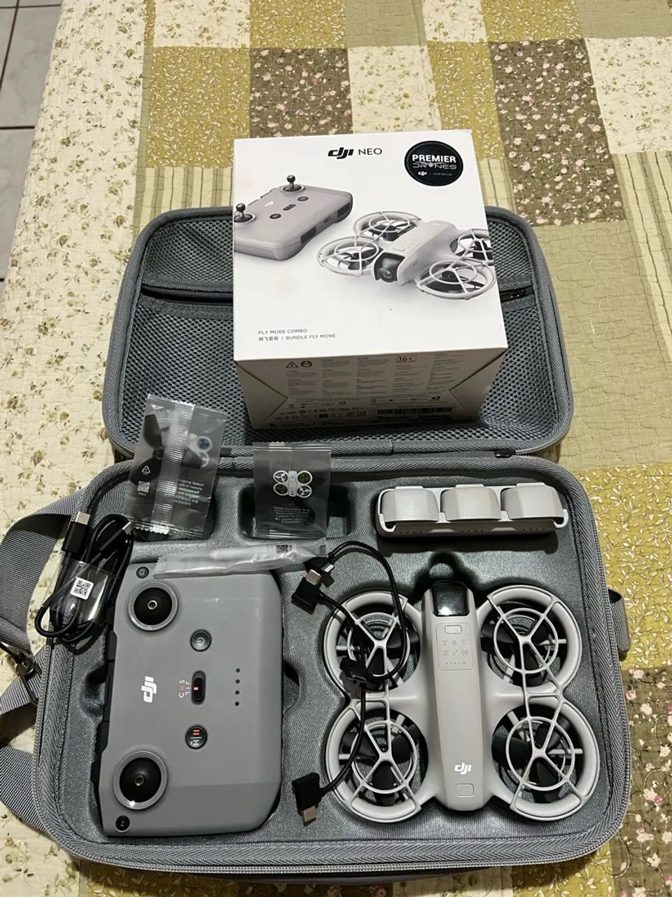 DJI Neo Fly More Combo