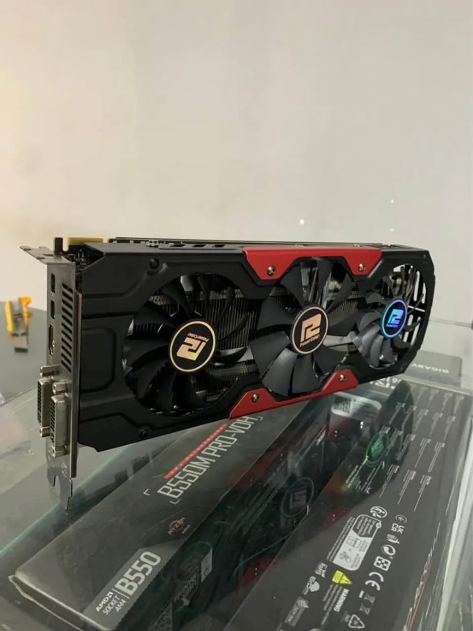 PLACA DE VIDEO / R9 270X DE 2GB / OPORTUNIDADE!
