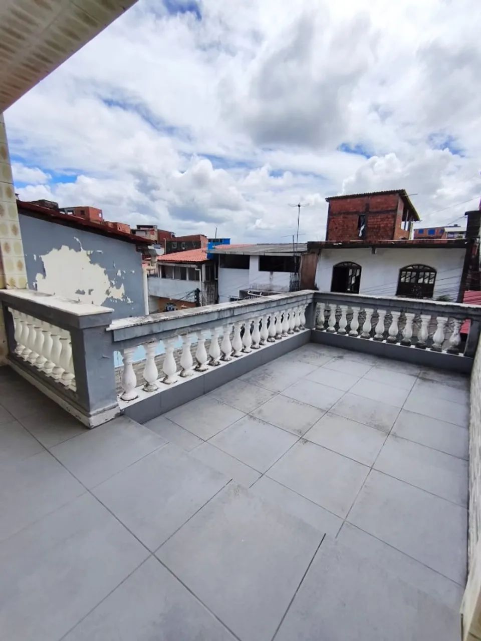 Casa triplex escriturada próximo a UNEB - Foto 3