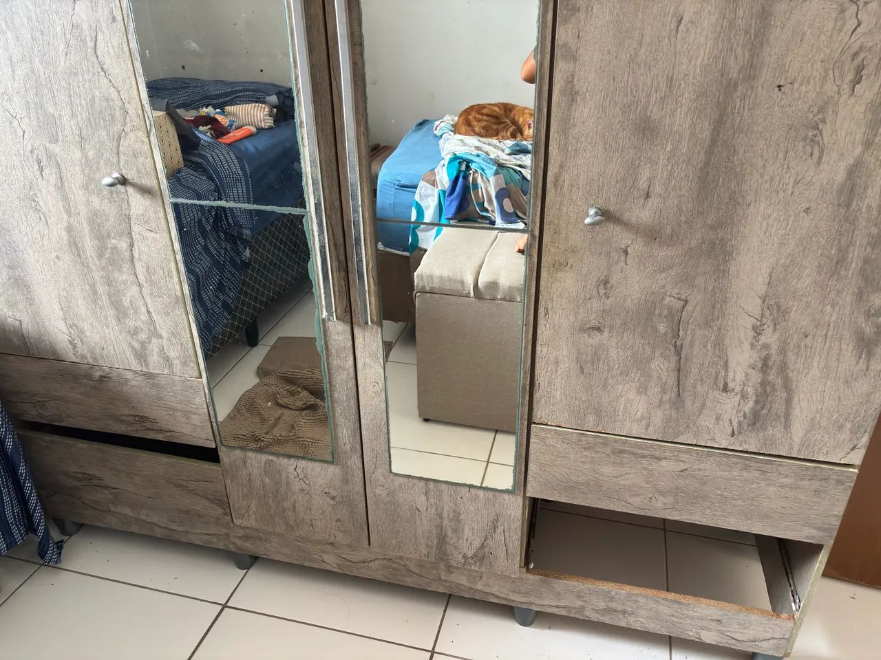 Vende-se guarda-roupa de solteiro - Foto 3