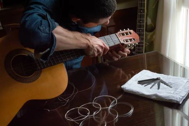 Conserto em violão, guitarra, etc.(Luthieria) - Foto 4