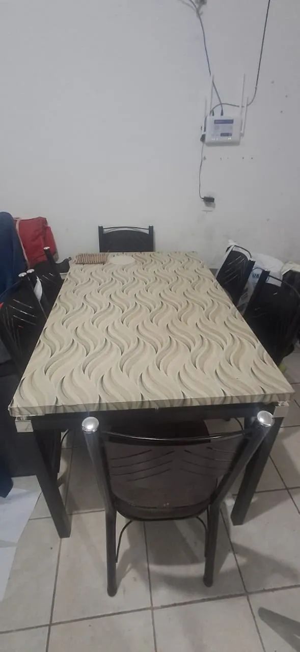 Mesa de Jantar com 6 Cadeira - Ótimo Estado