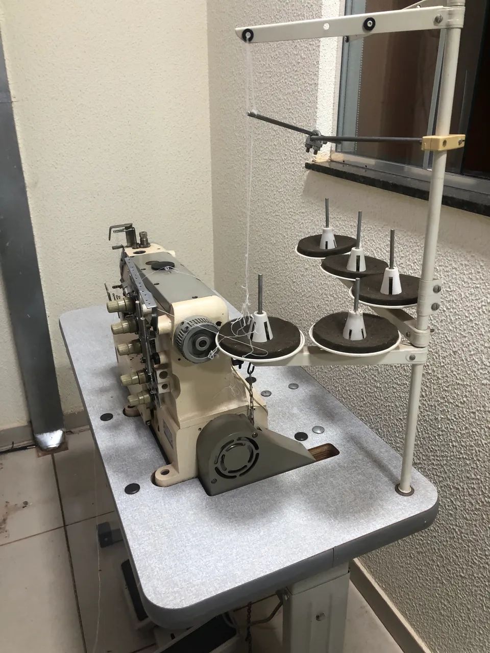 Máquina de costura overloque ponto cadeia  - Foto 4