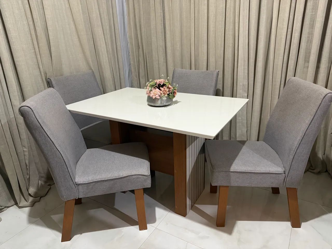 Conjunto de mesa de jantar 3  meses de uso