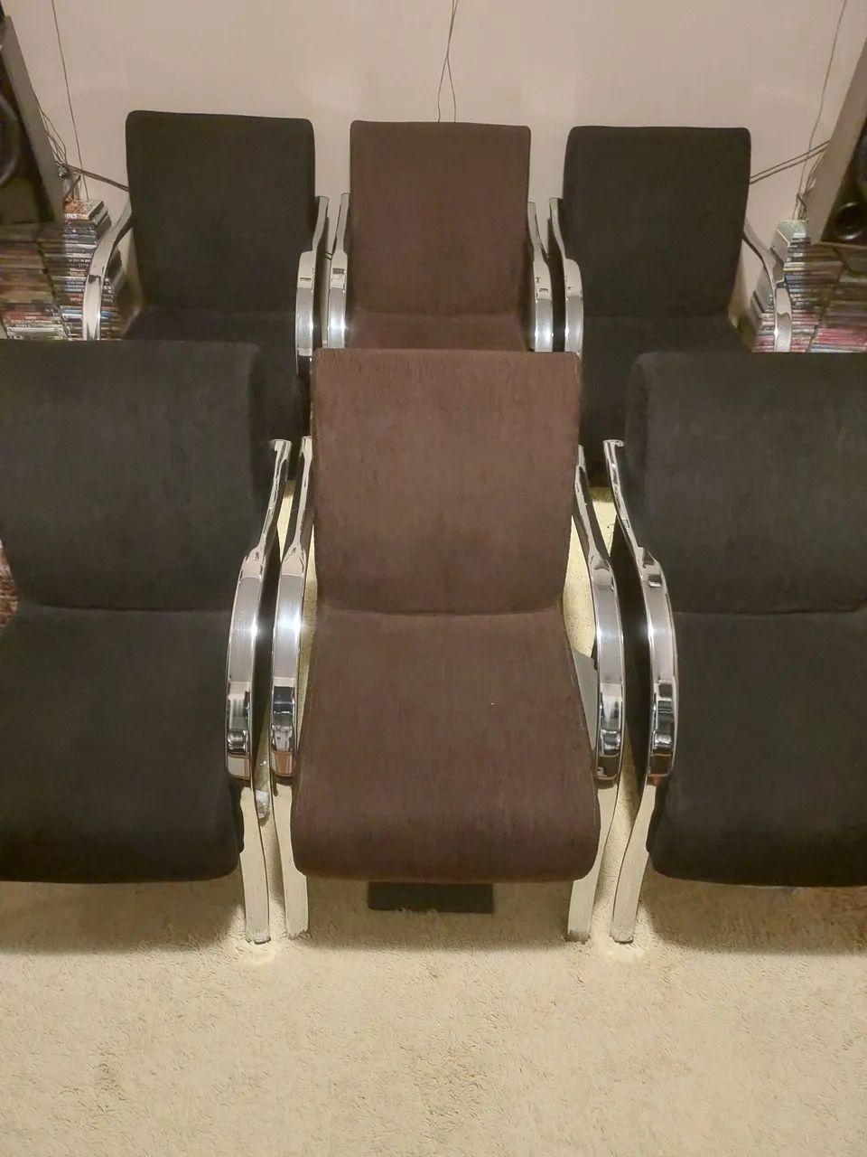 Poltronas com braço Inox nova avenda  preço 300 a unidade. 