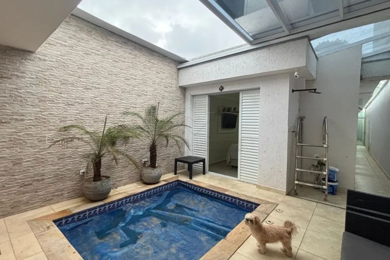 Casa com piscina à venda com 200m2 e 02 dormitórios com 2 suítes e 02 vagas no Jardim Stel