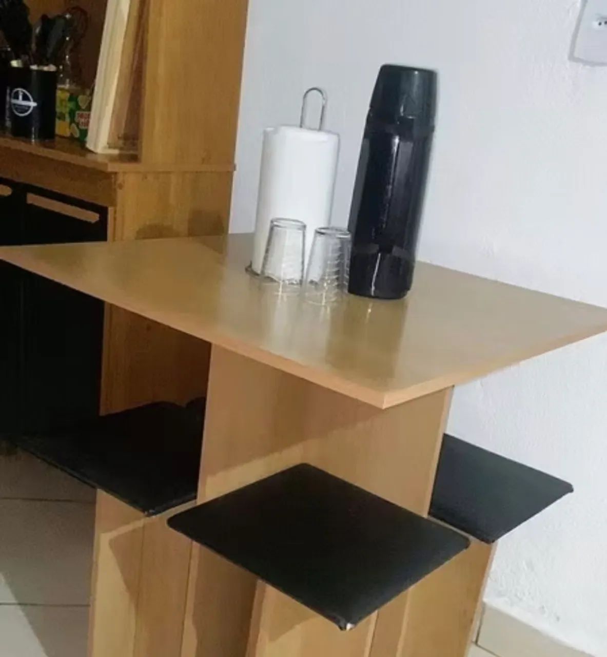 Mesa de jantar com 4 banquetas - Foto 3