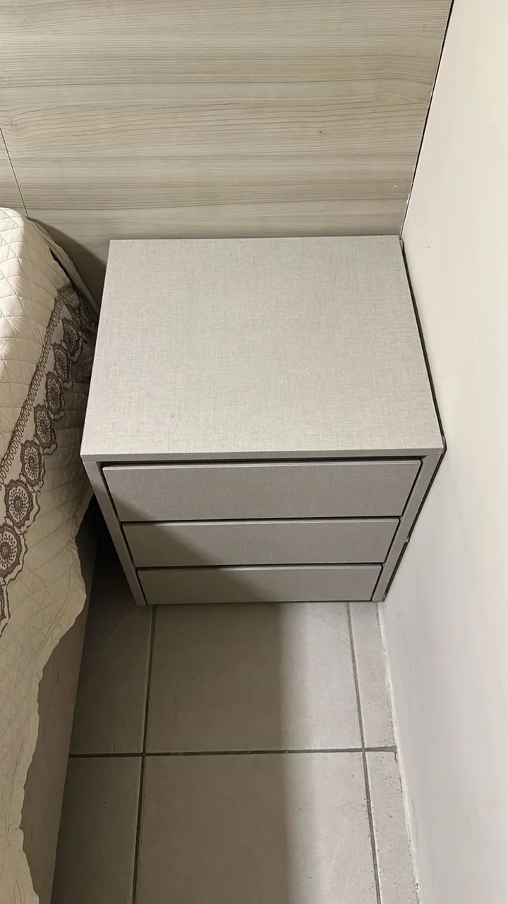 2 mesas de cabeceira 