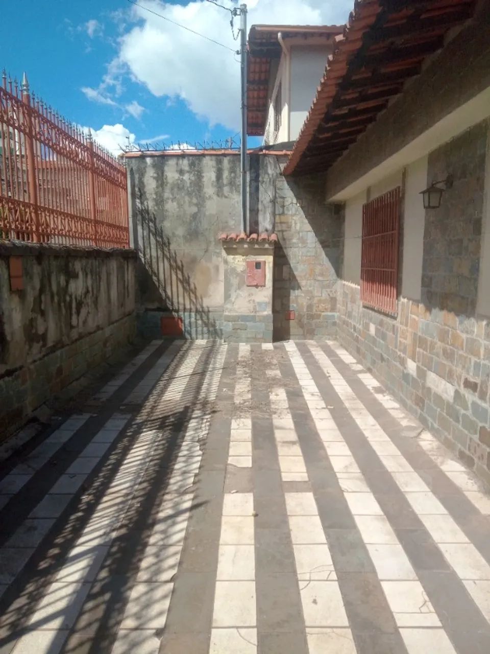 Otima casa 02 pavimentos com quintal amplo  - Foto 3