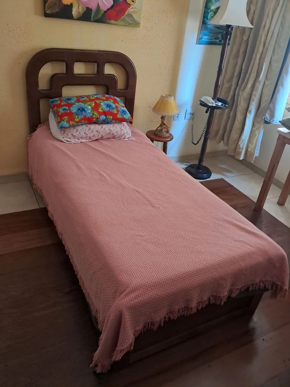Cama de solteiro em madeira maciça, com colchão.  - Foto 3