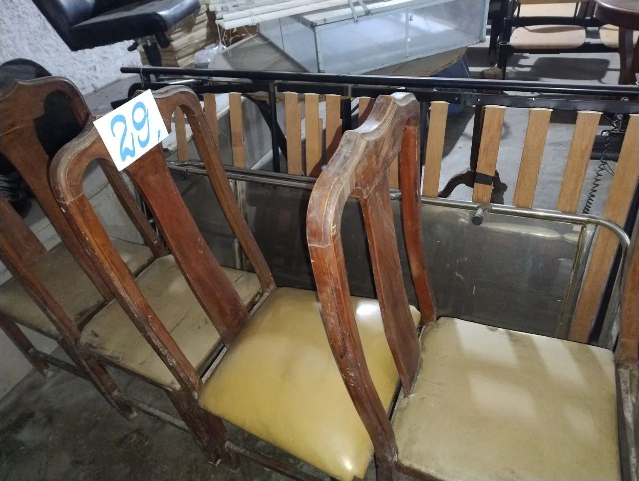 Cadeiras em madeira maciça de sala - Foto 2