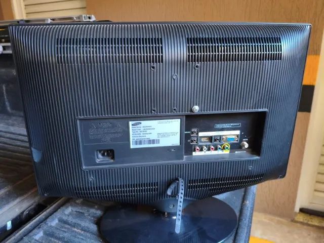 TV Samsung 22 polegadas, acompanha suporte e base. - Foto 3