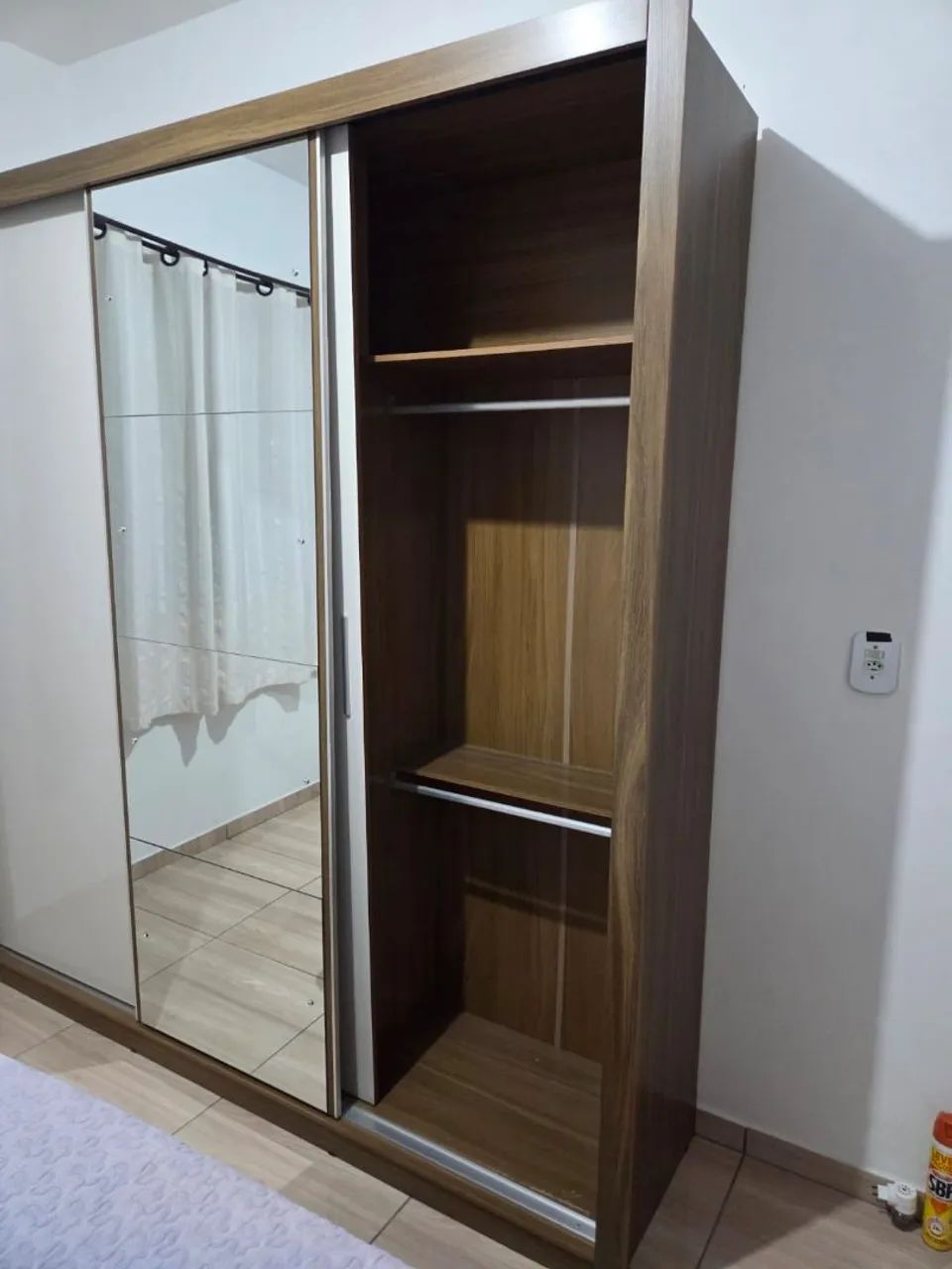 Guarda roupa 3 portas com porta de correr e espelho - Foto 4