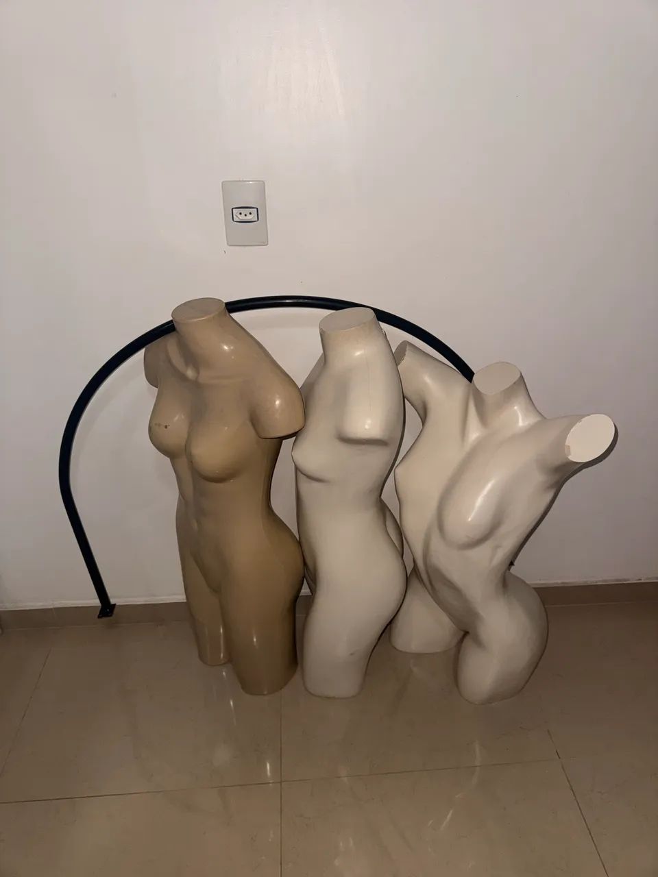 3 MANEQUINS + ARCO DE PROVADOR  - Foto 3