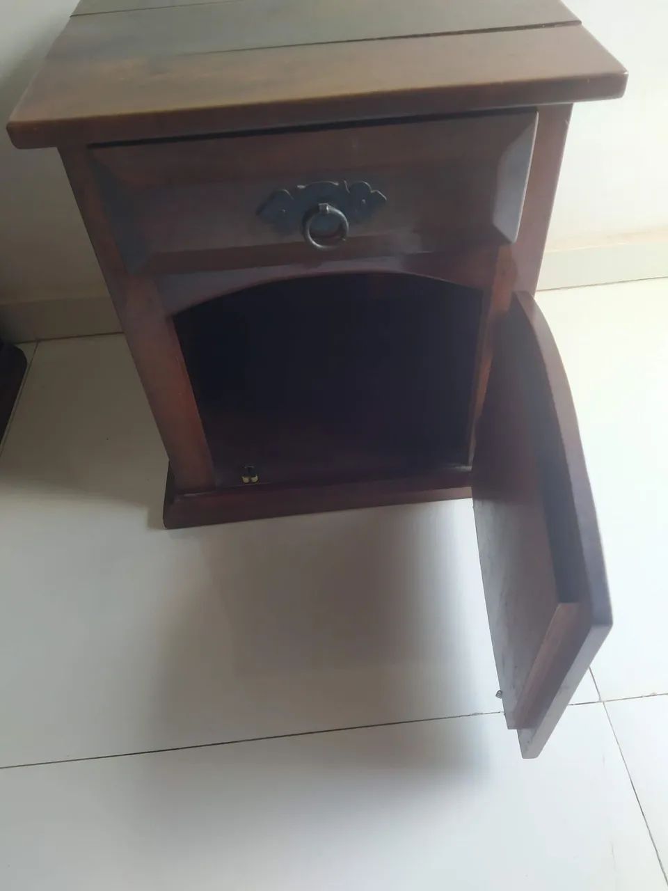 2 criado mudo e um espelho  - Foto 2