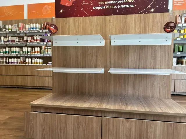 Móvel Expositor De Parede Para Loja - Com Prateleiras - Foto 2