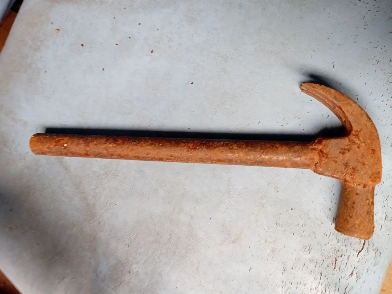 Vendendo este martelo de ferro maciço 