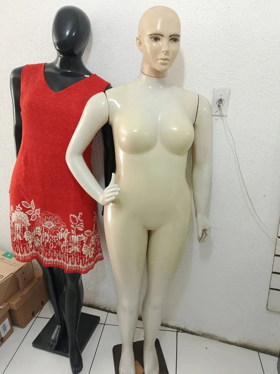 Manequins plus 180,00 e 250  para destaque  das suas roupas com plasticidade e garantia 