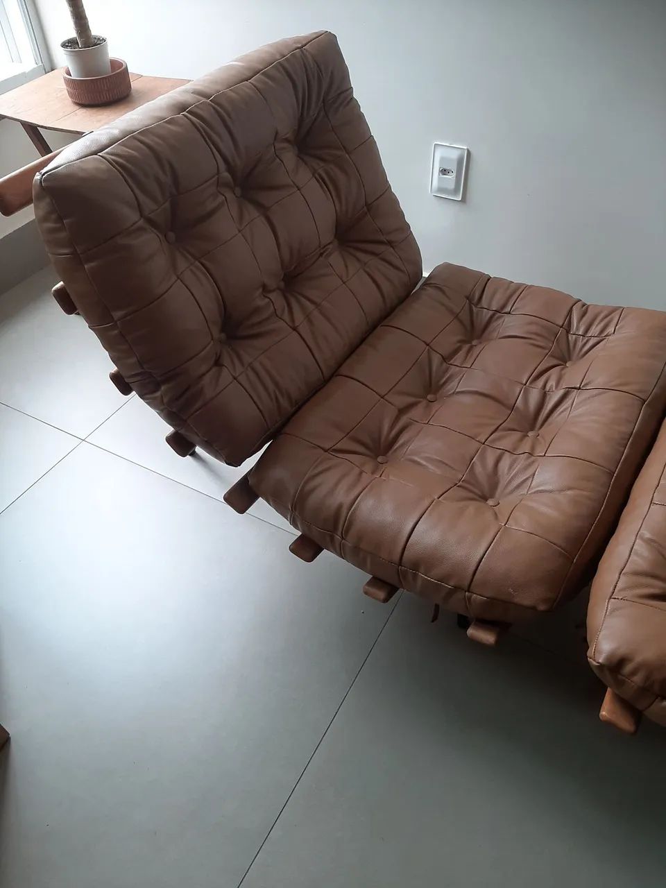 poltrona e puff de couro legítimo  - Foto 4