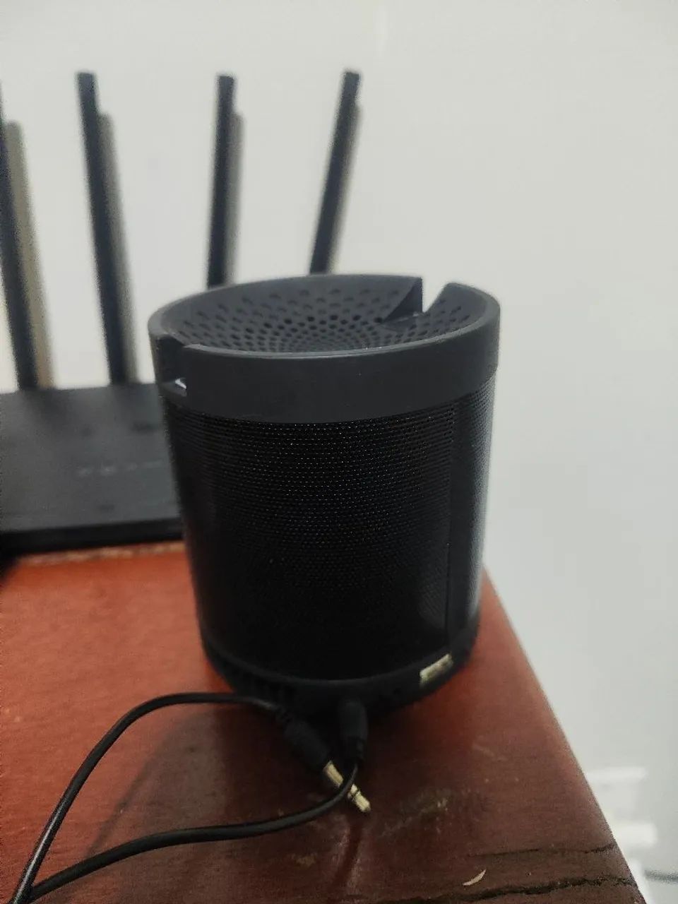 Vende-se mini projetor HY300 + caixinha de som - Foto 4