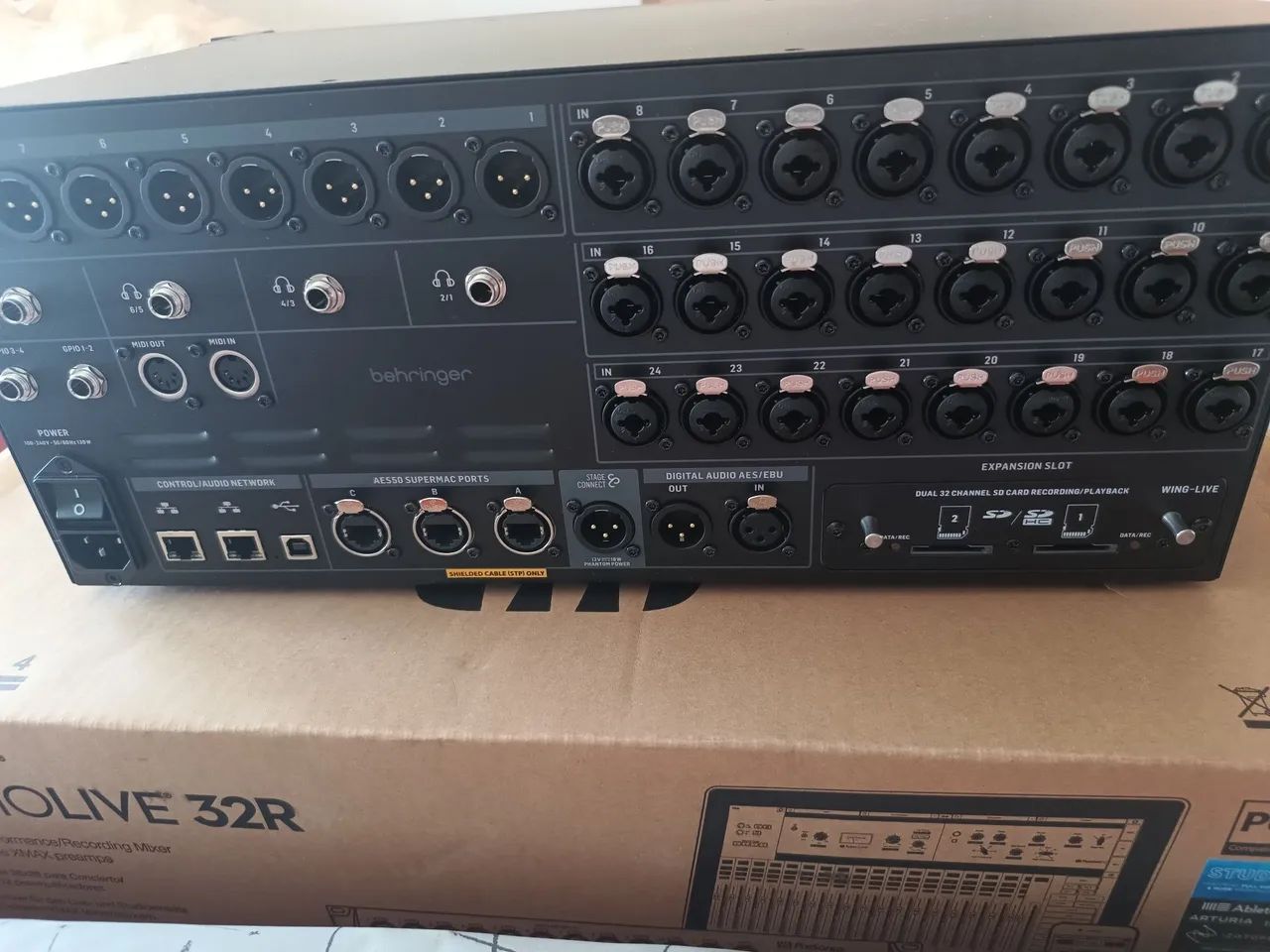Behringer Wing Rack mesa de som digital  - Foto 3