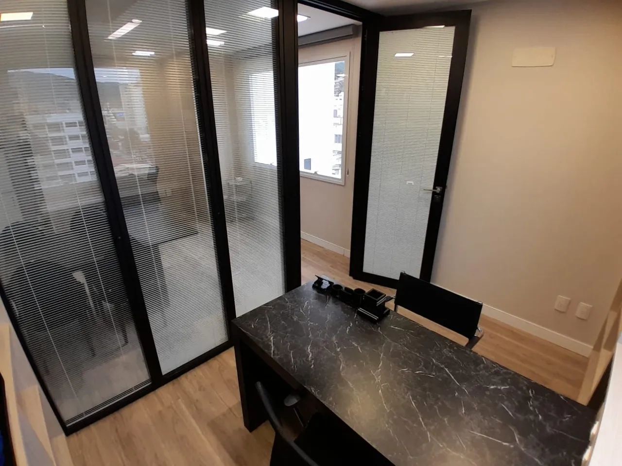 Ótima sala comercial mobiliada para locação no bairro Trindade! - Foto 3