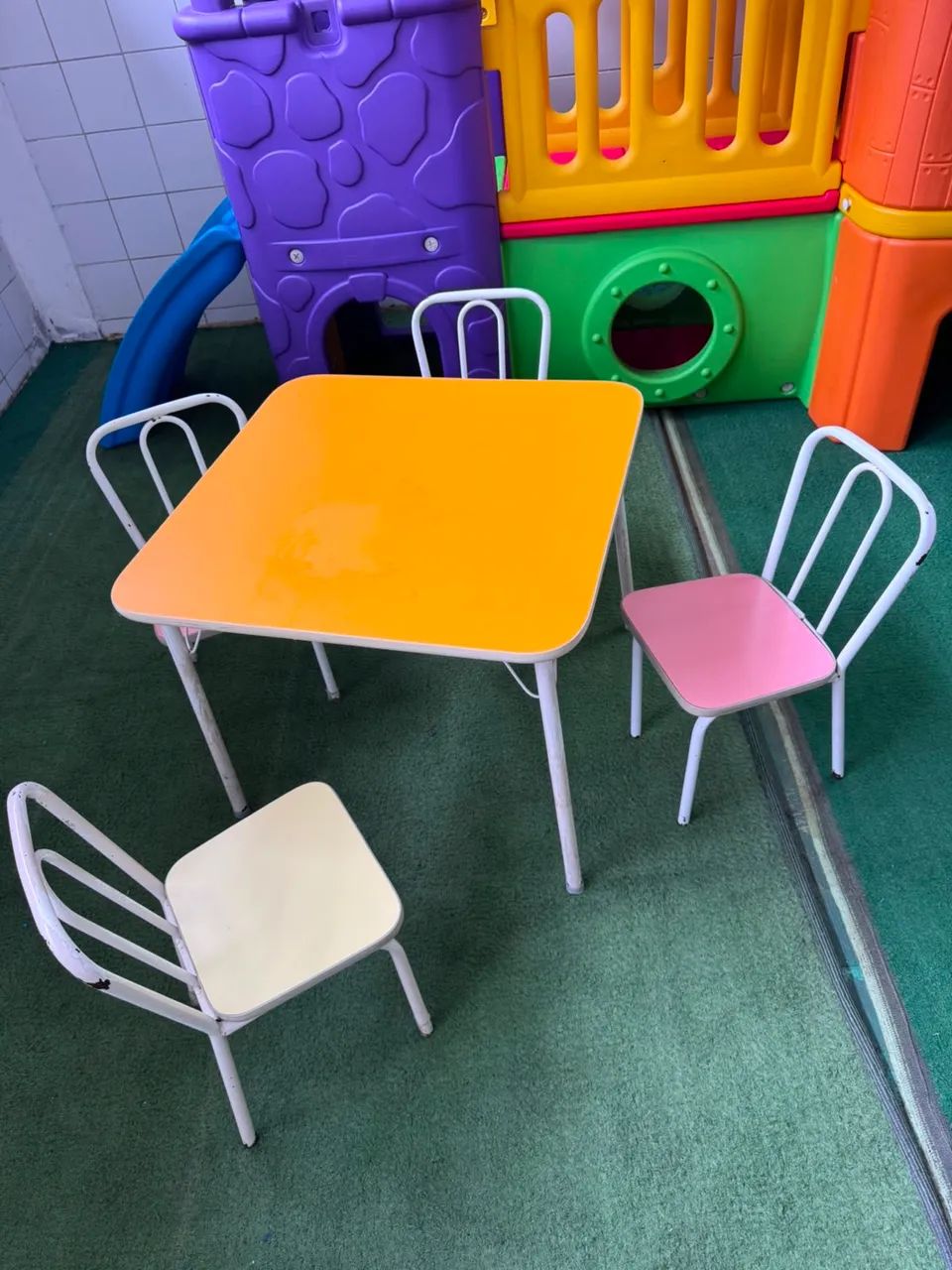 Conjunto de mesa infantil 