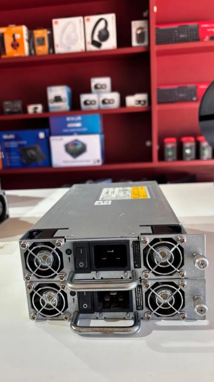 fonte de alimentação para servidores da marca Delta Electronics  modelo é PSU2000W