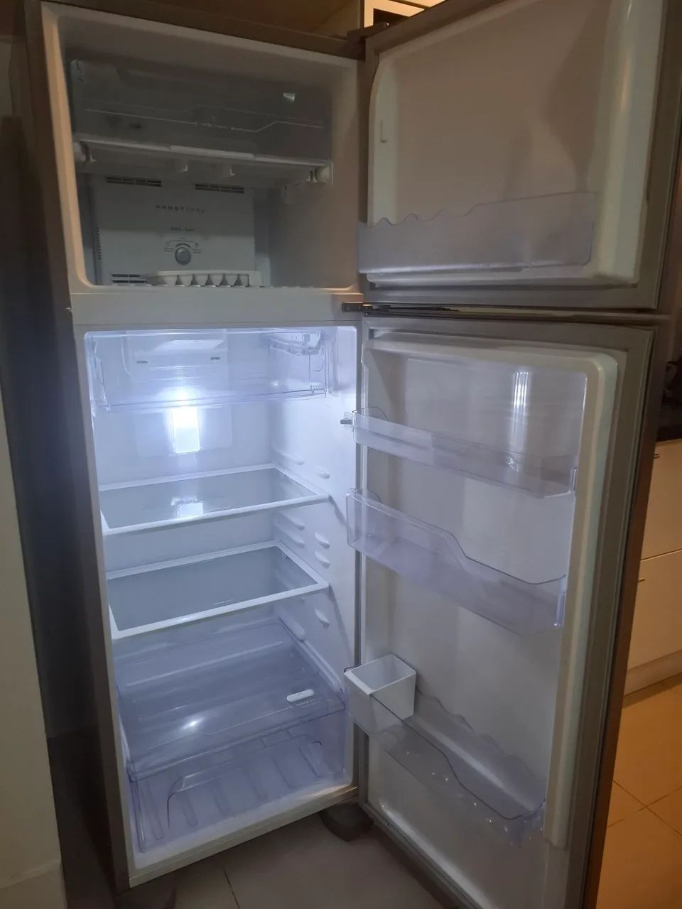 Geladeira Eletrolux Forst Free Escovada cinza - Foto 3