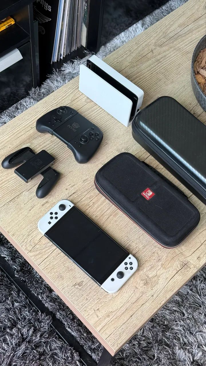 Nintendo Switch OLED - Completo + Acessórios
