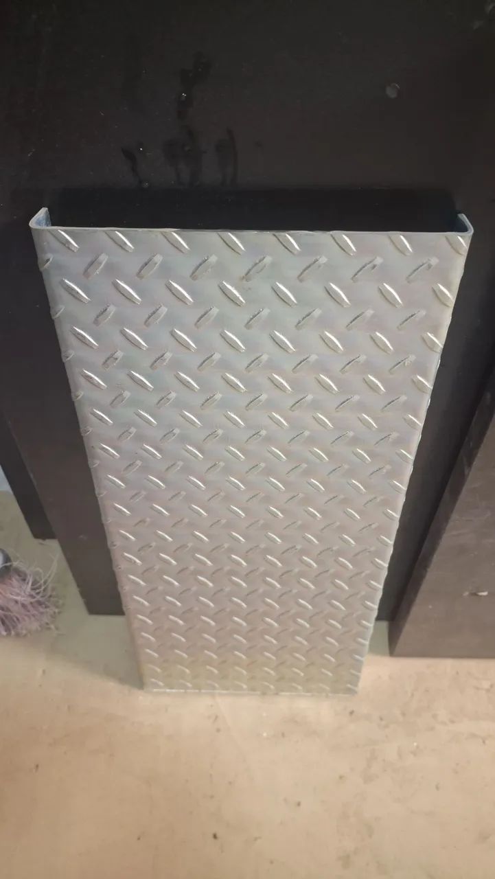 Pe de escada de metal
