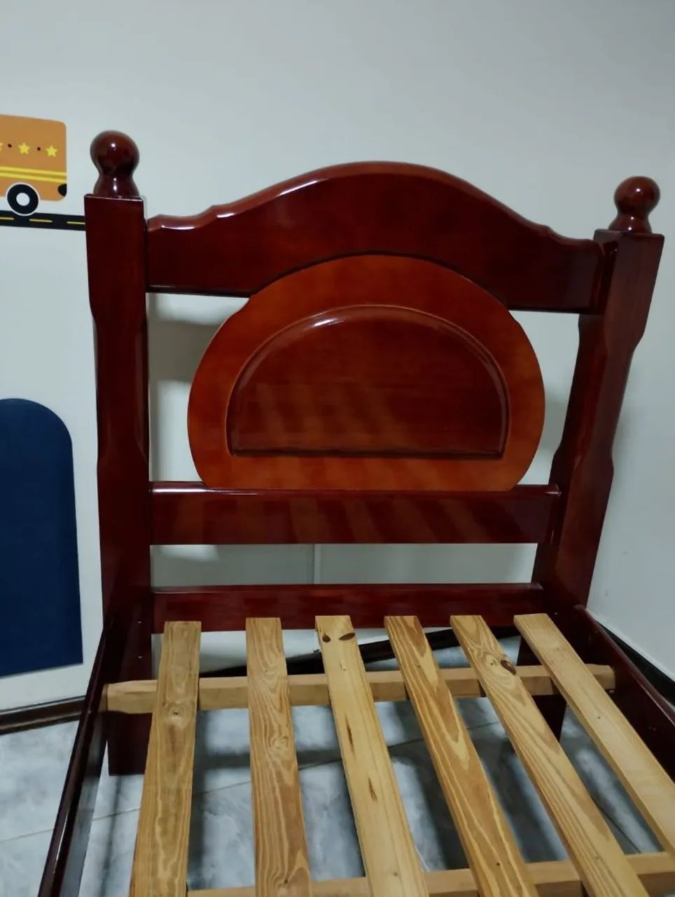 Cama de solteiro (Madeira de qualidade)