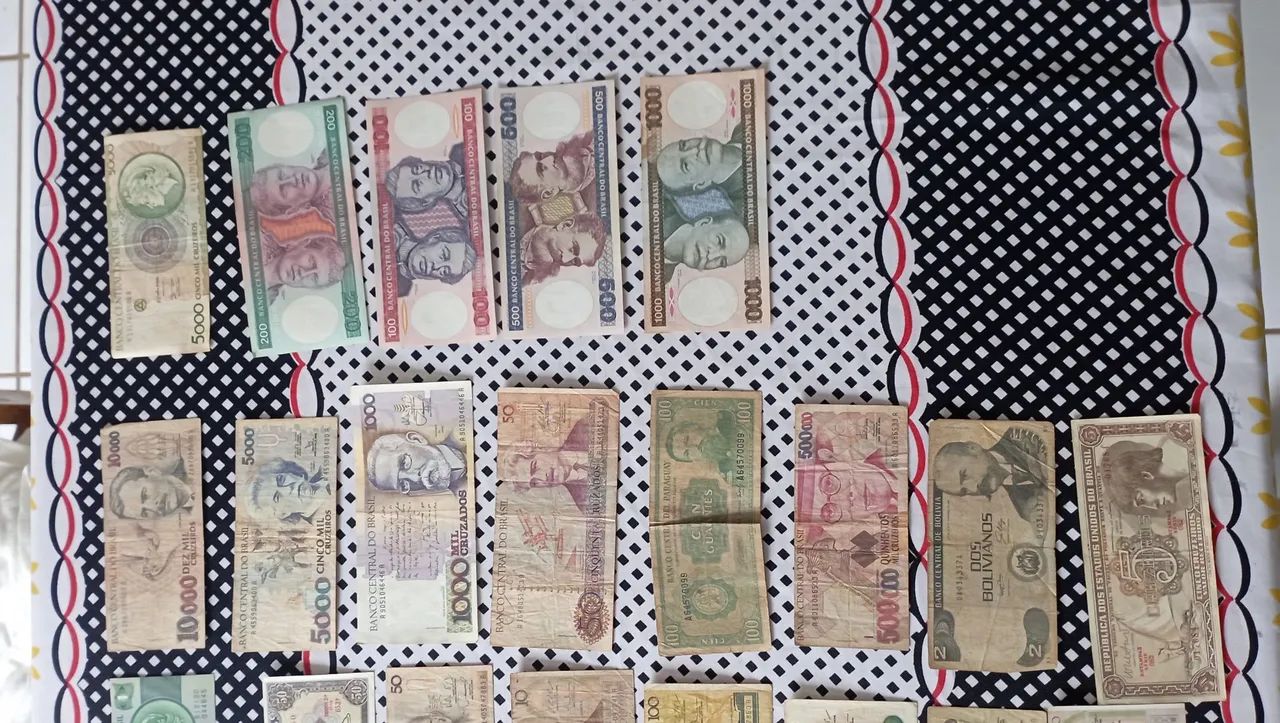 Notas de dinheiro antigas