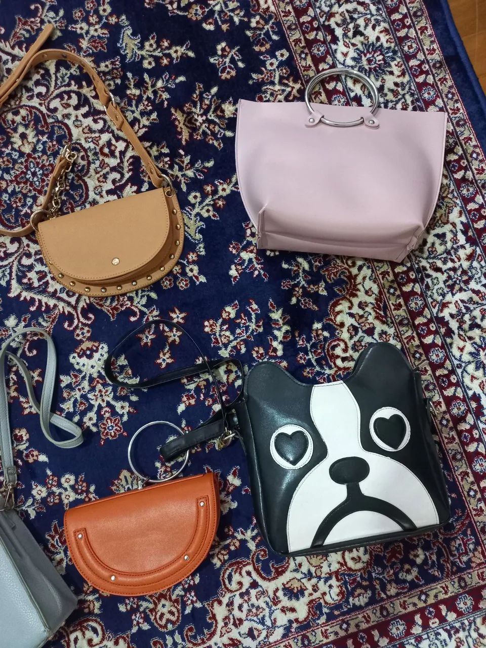 Doação de bolsas, leia o anúncio. - Foto 2