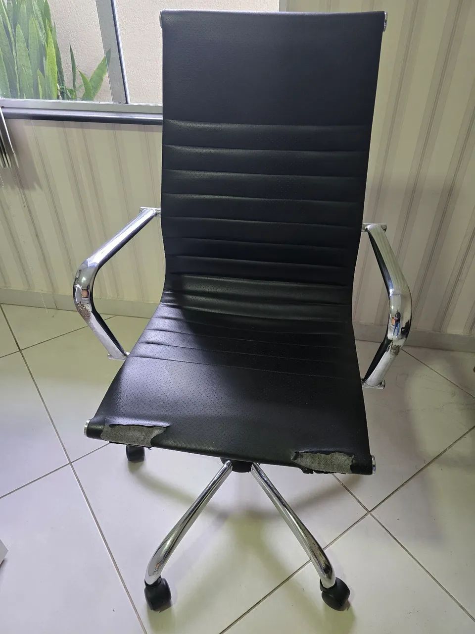 Cadeira Escritorio Executiva em Couro