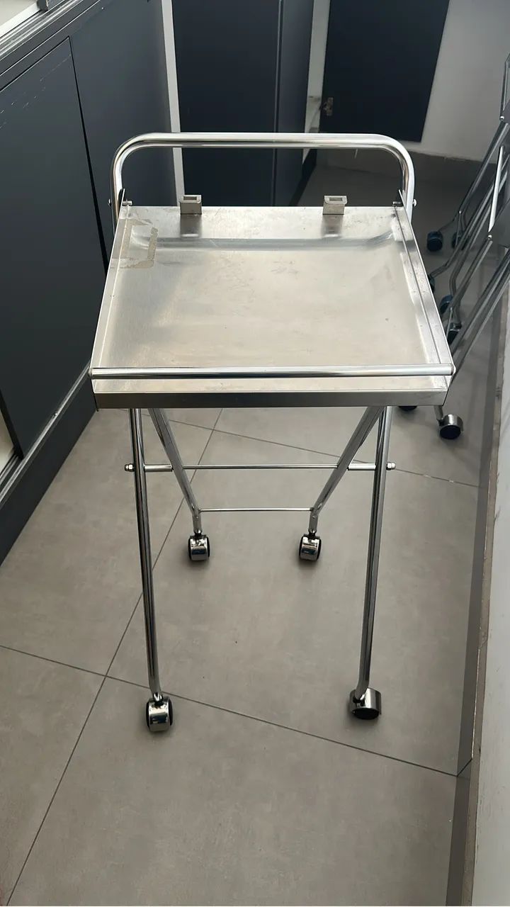 Mesa para cabeleireiro com roda Inox  - Foto 2