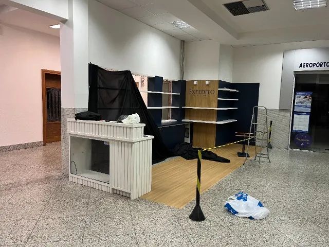 Mobiliário de loja Balcão Prateleiras