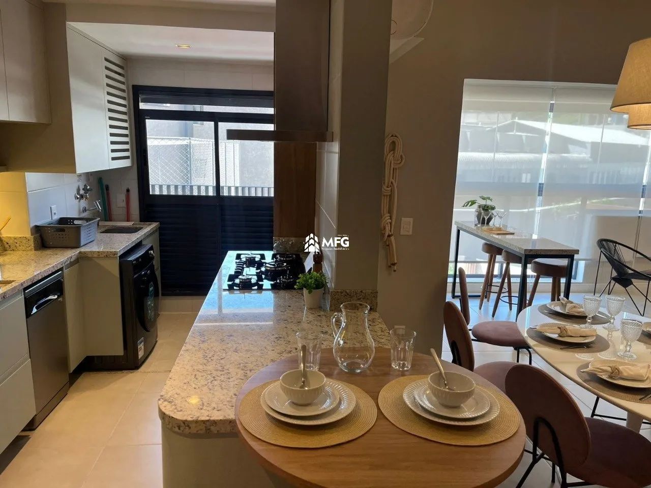 Apartamento para Venda - 110 m² Totalmente Decorado e Mobiliado com Suíte Master e Varanda - Foto 4