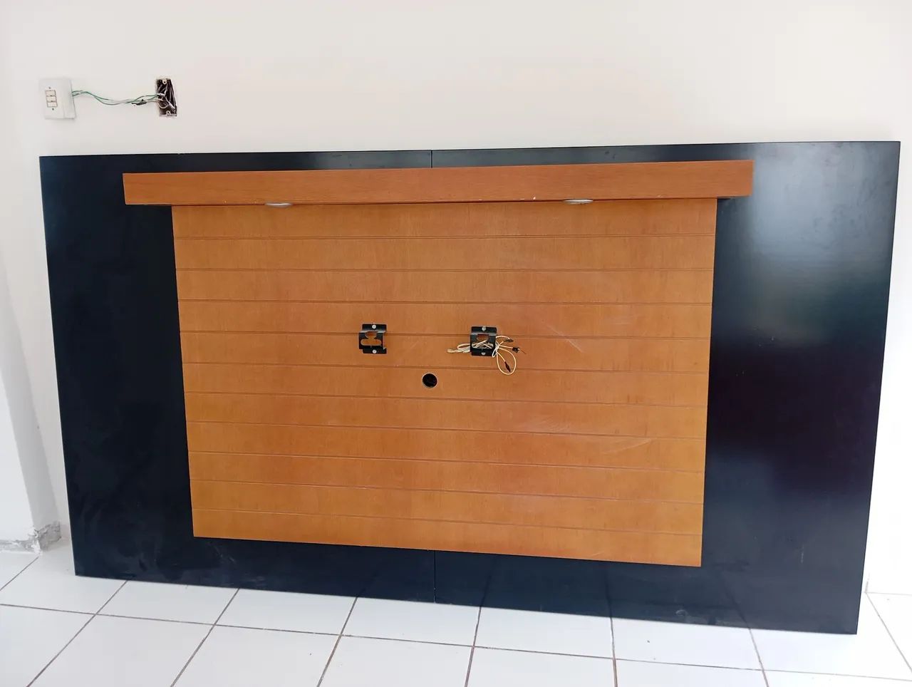 Hanging TV Panel418478879336058881
