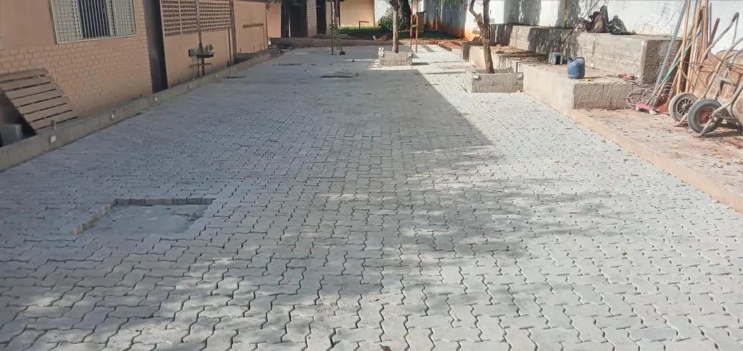 Pavimentação e assentamento de meio fio  - Foto 4