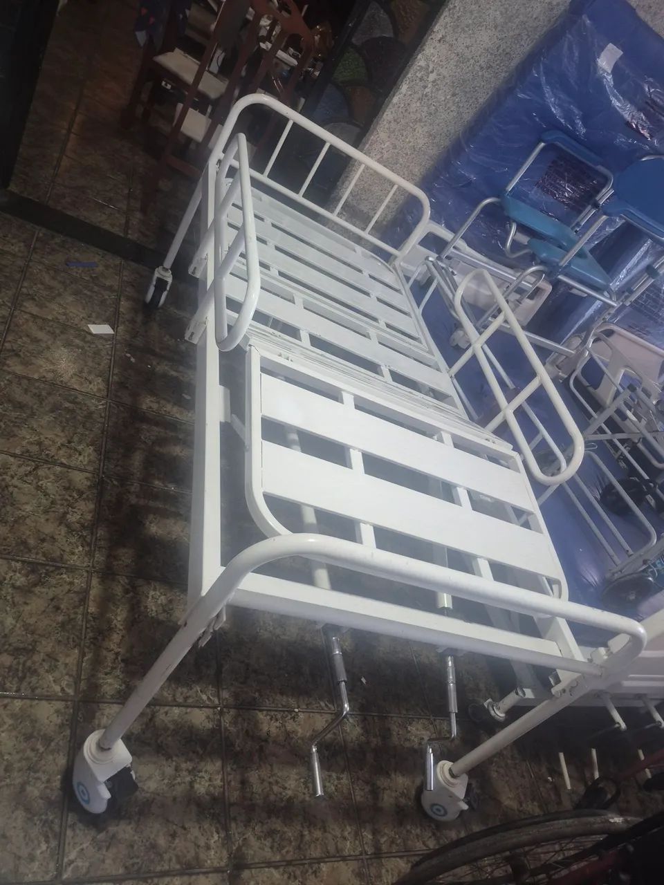 Cama hospitalar com 2 colchões 