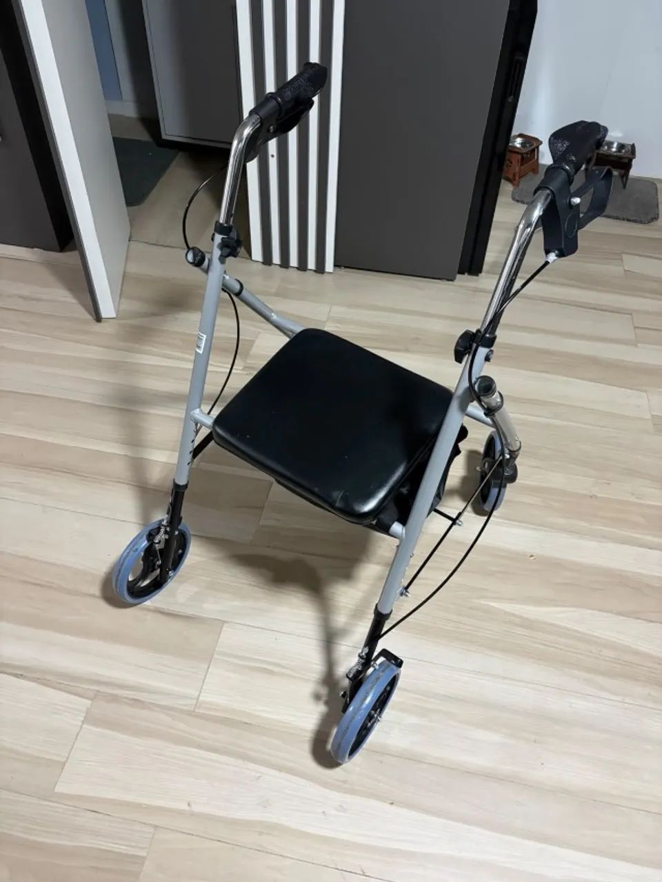 Andador 4 rodas - Foto 3