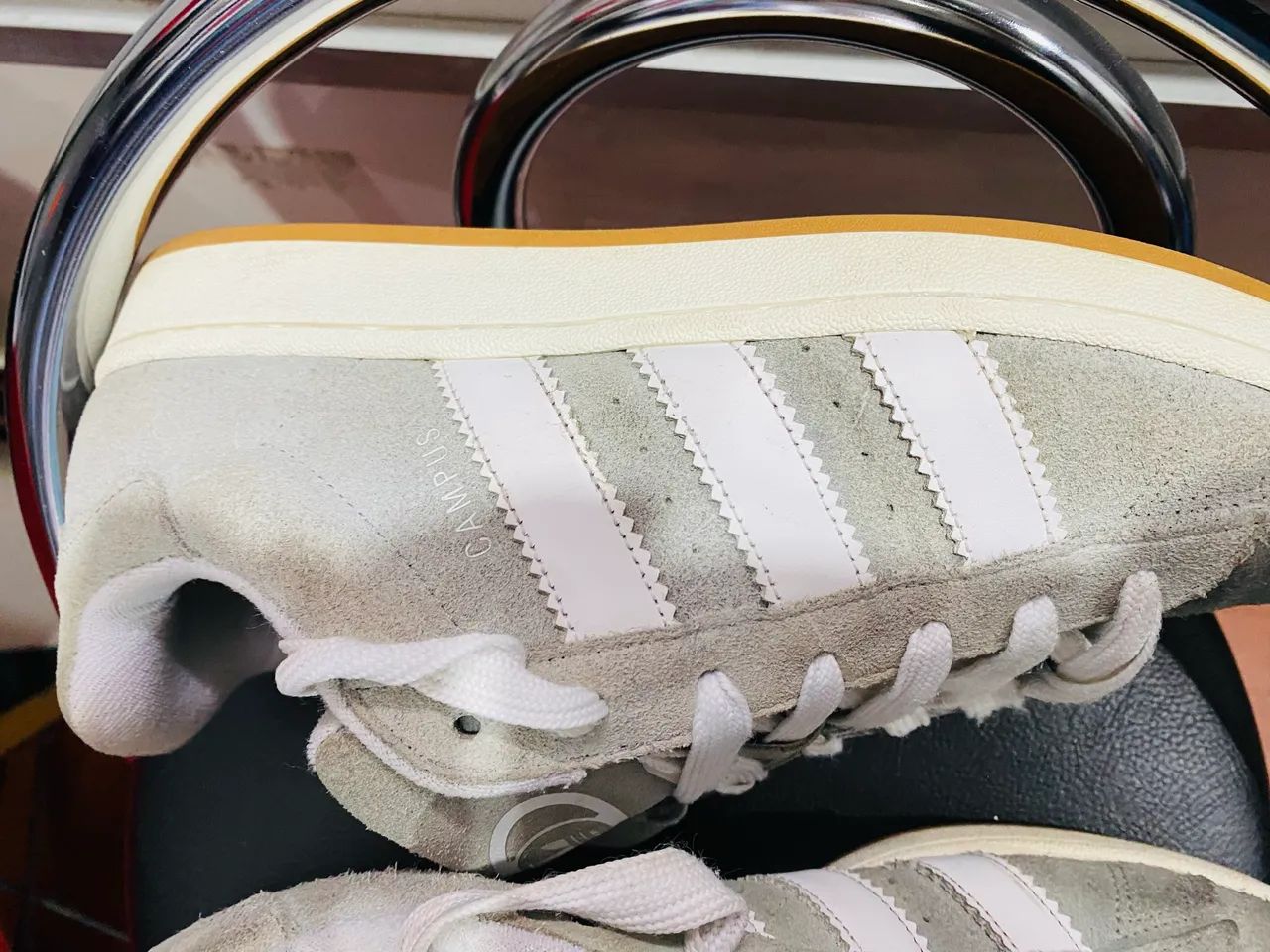 Tênis Adidas Campis Cinza e Branco - Foto 4