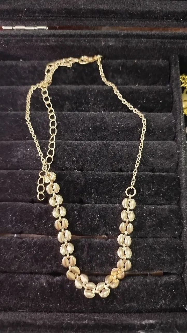 Colar chocker novo dourado hipoalergênico da marca Morana com ajuste - Foto 2